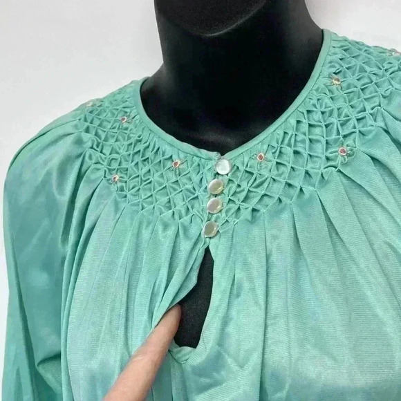 Vintage mint green nightgown size small - Picture 6 of 8